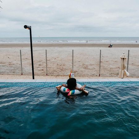 Timur Bay Groundfloor Pool & Seaview Kuantan Esterno foto