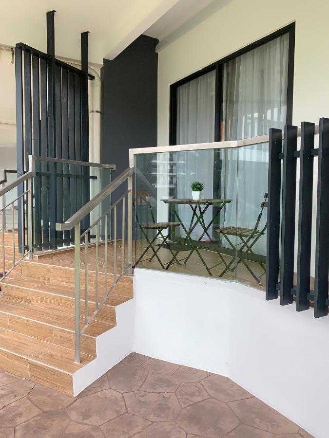 Timur Bay Groundfloor Pool & Seaview Kuantan Esterno foto