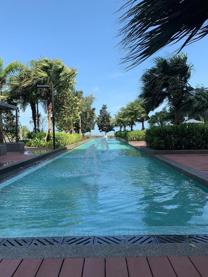 Timur Bay Groundfloor Pool & Seaview Kuantan Esterno foto