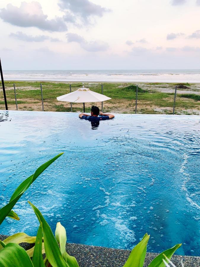 Timur Bay Groundfloor Pool & Seaview Kuantan Esterno foto