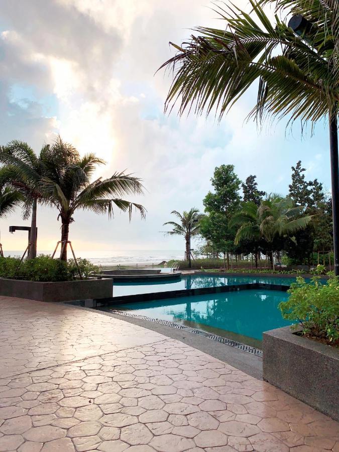 Timur Bay Groundfloor Pool & Seaview Kuantan Esterno foto