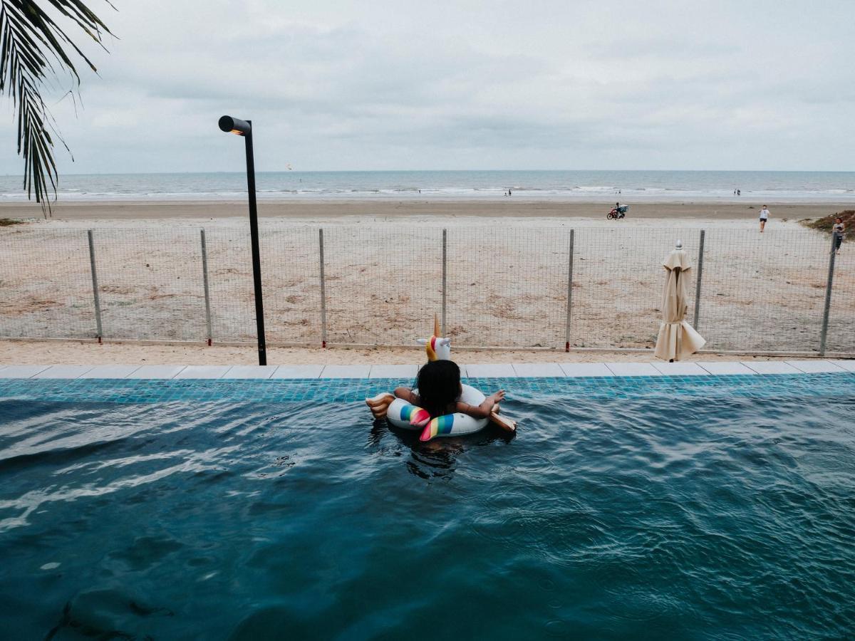 Timur Bay Groundfloor Pool & Seaview Kuantan Esterno foto