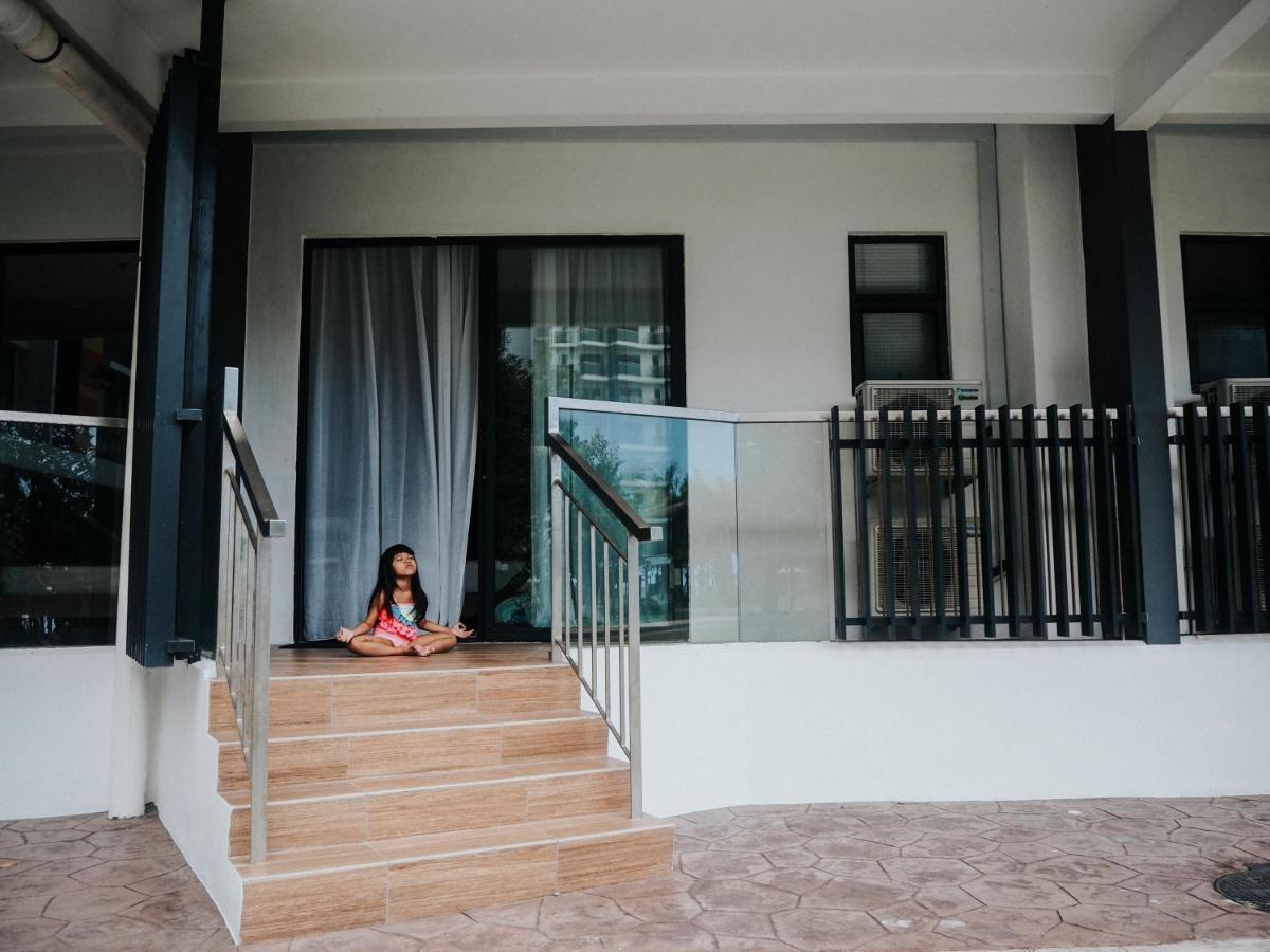 Timur Bay Groundfloor Pool & Seaview Kuantan Esterno foto